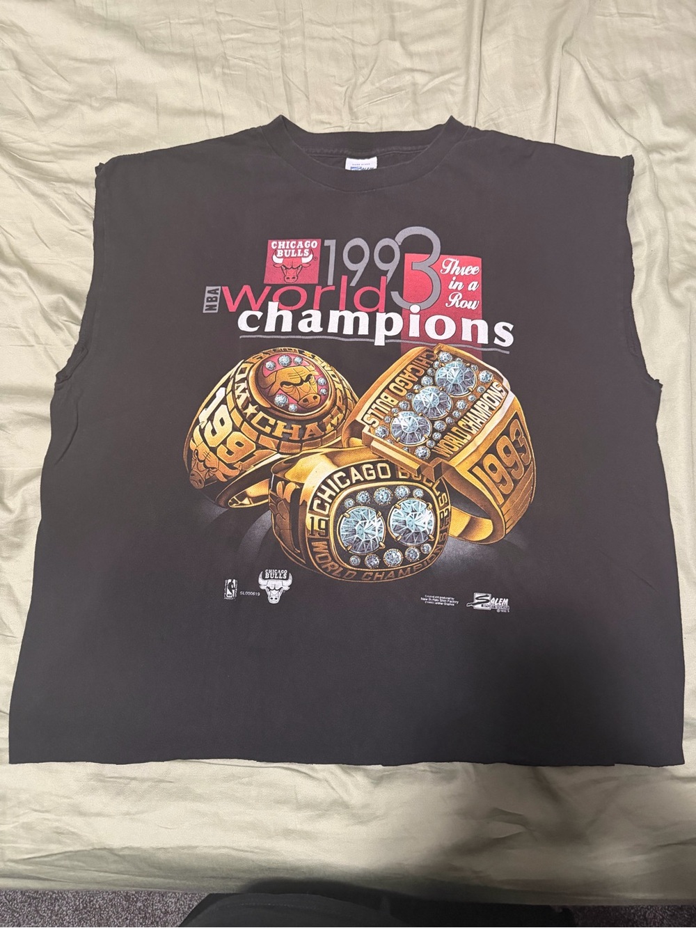 Chicago Bulls 1993 World Champions Black Graphic Tee Vintage HOT BUY cut off